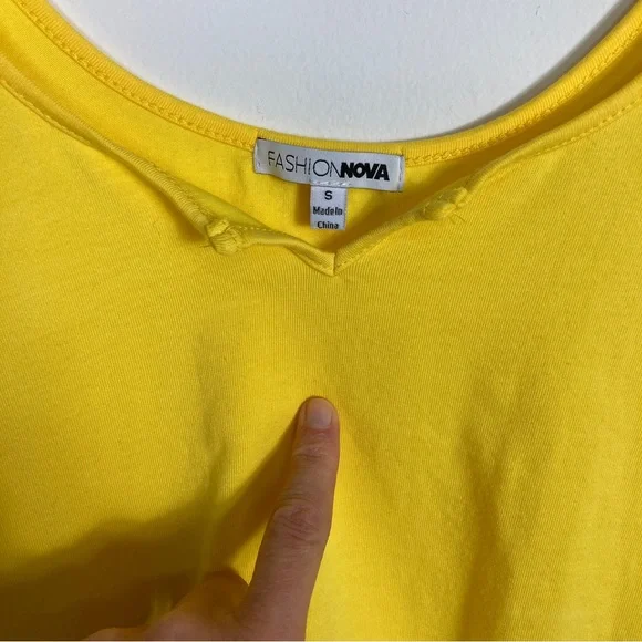 Bundle of 4 Crop Tops- 3 Tanks, 1 Tee- Size Small - Picture 14 of 16